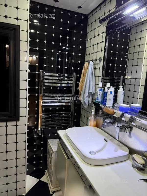 Satılır 4 otaqlı yeni tikili 140 m²