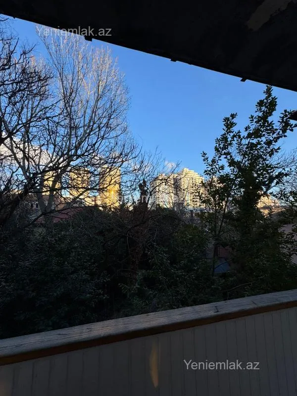 Satılır 3 otaqlı köhnə tikili 80 m²