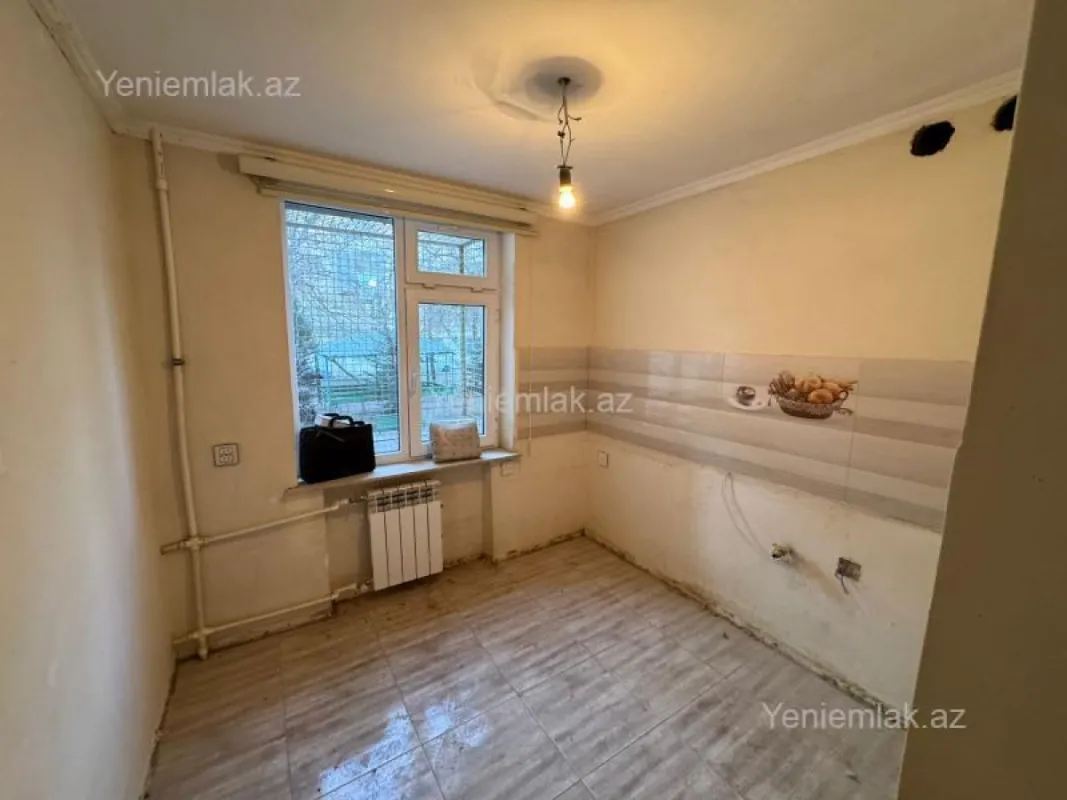 Satılır 3 otaqlı köhnə tikili 80 m²
