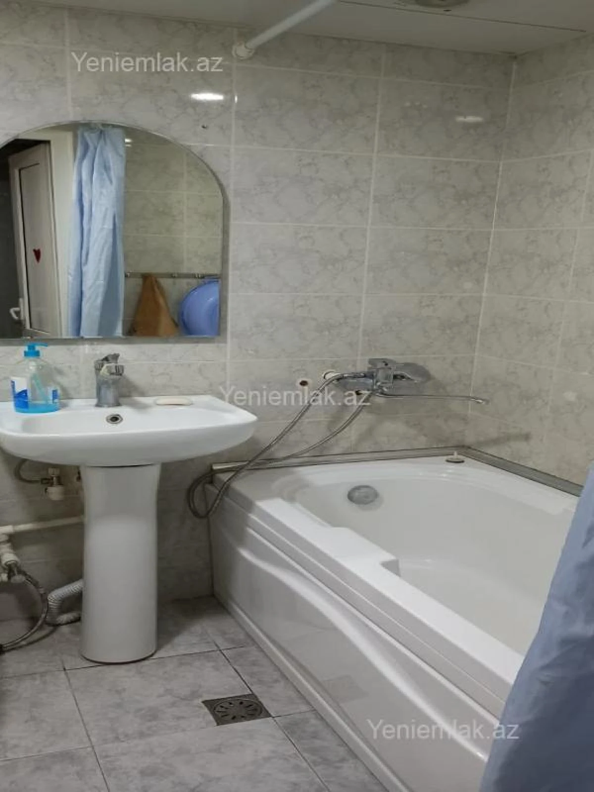 Satılır 3 otaqlı köhnə tikili 75 m²