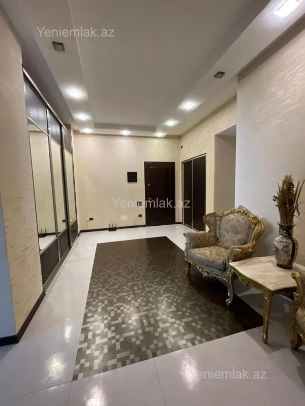 Satılır 4 otaqlı yeni tikili 180 m²