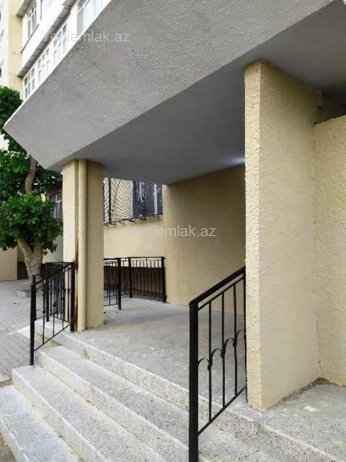 Satılır 2 otaqlı köhnə tikili 60 m²
