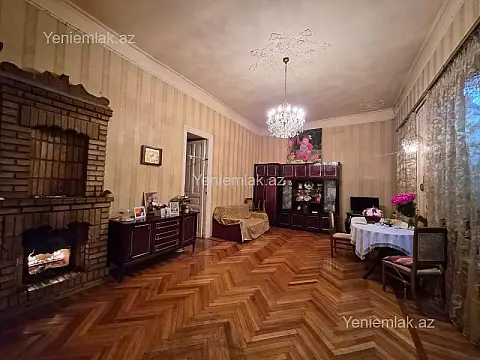 Satılır 3 otaqlı köhnə tikili 120 m²