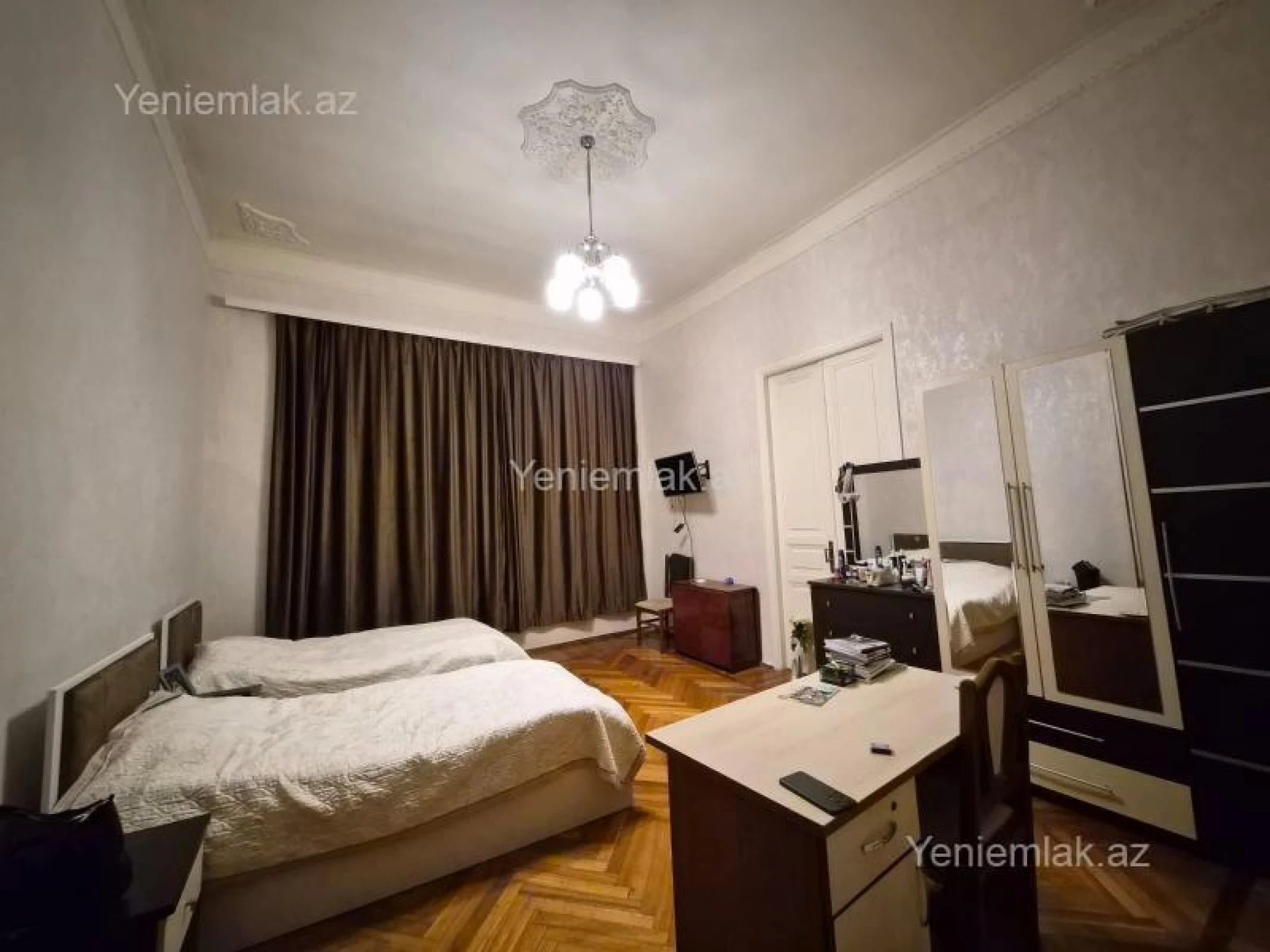 Satılır 3 otaqlı köhnə tikili 120 m²