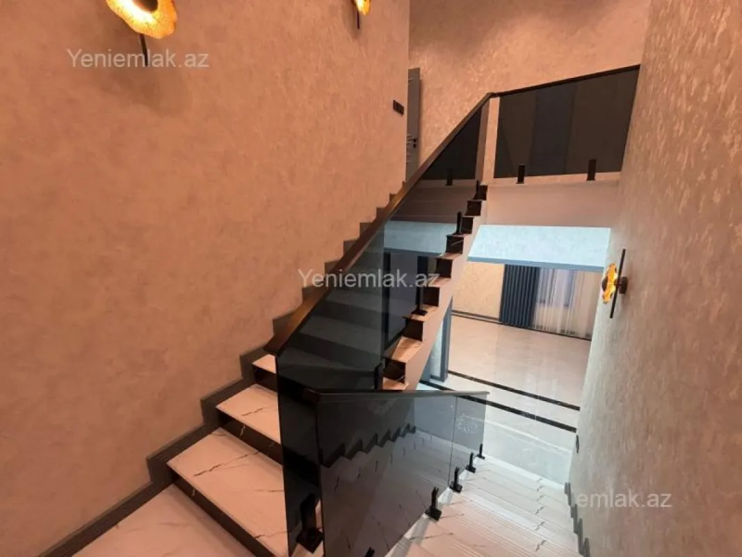 Satılır 5 otaqlı həyət evi 200 m²