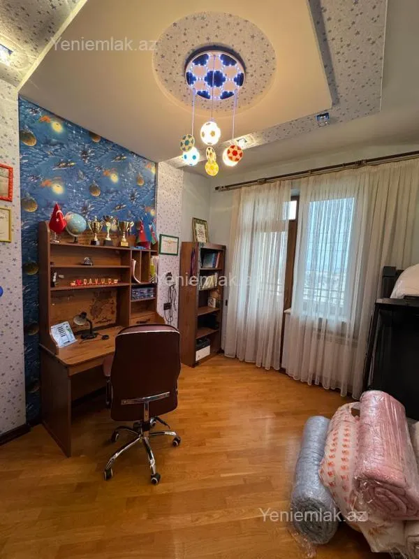 Satılır 4 otaqlı yeni tikili 215 m²