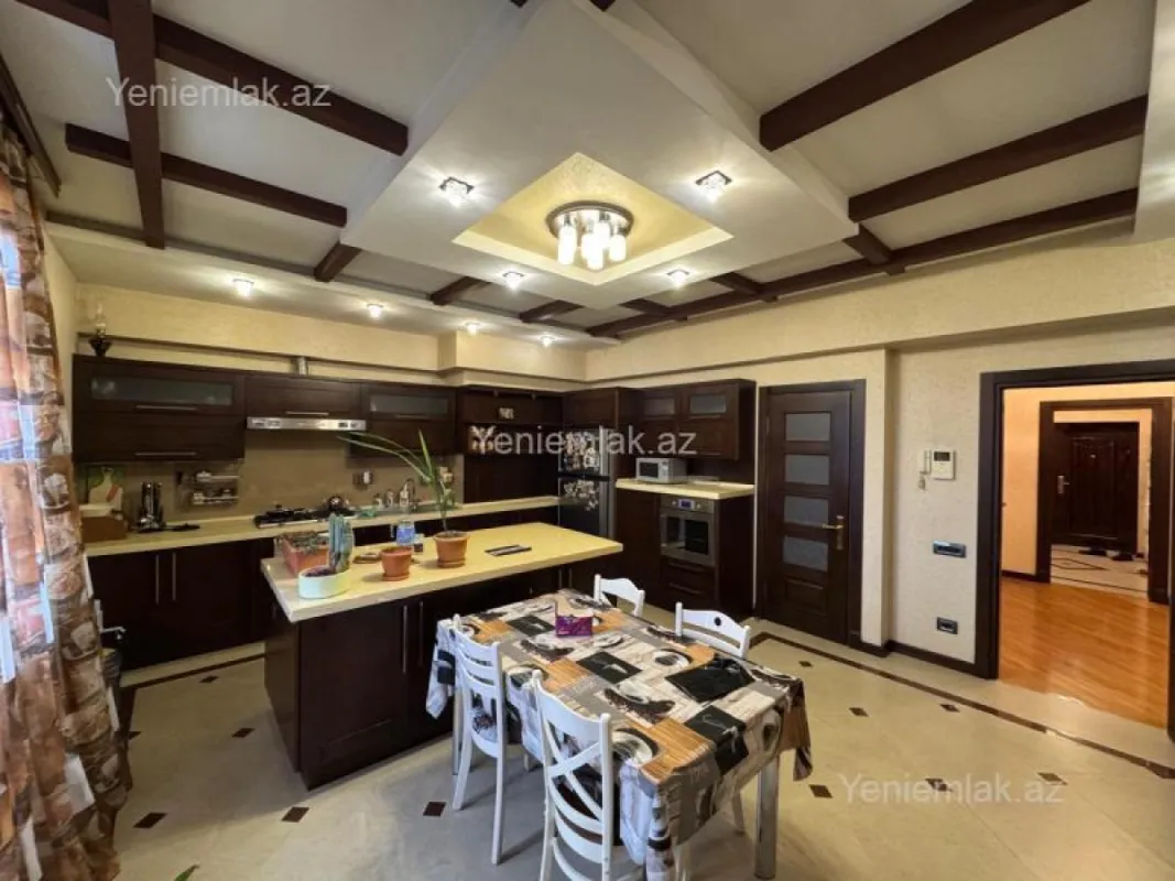 Satılır 4 otaqlı yeni tikili 215 m²