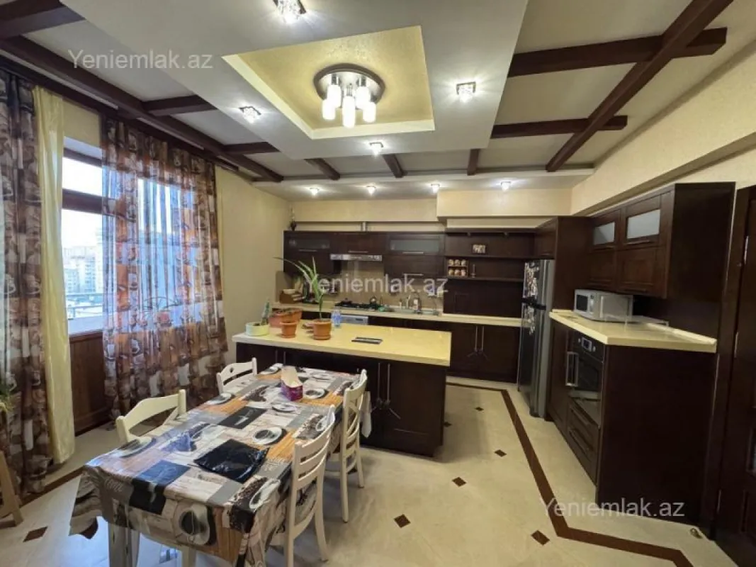 Satılır 4 otaqlı yeni tikili 215 m²