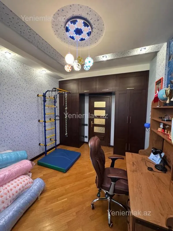 Satılır 4 otaqlı yeni tikili 215 m²