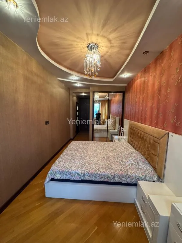 Satılır 4 otaqlı yeni tikili 215 m²