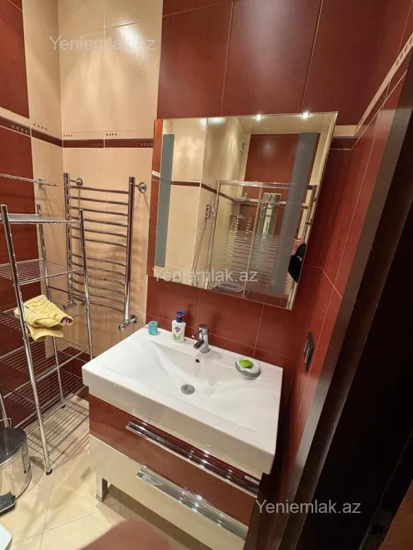 Satılır 4 otaqlı yeni tikili 215 m²