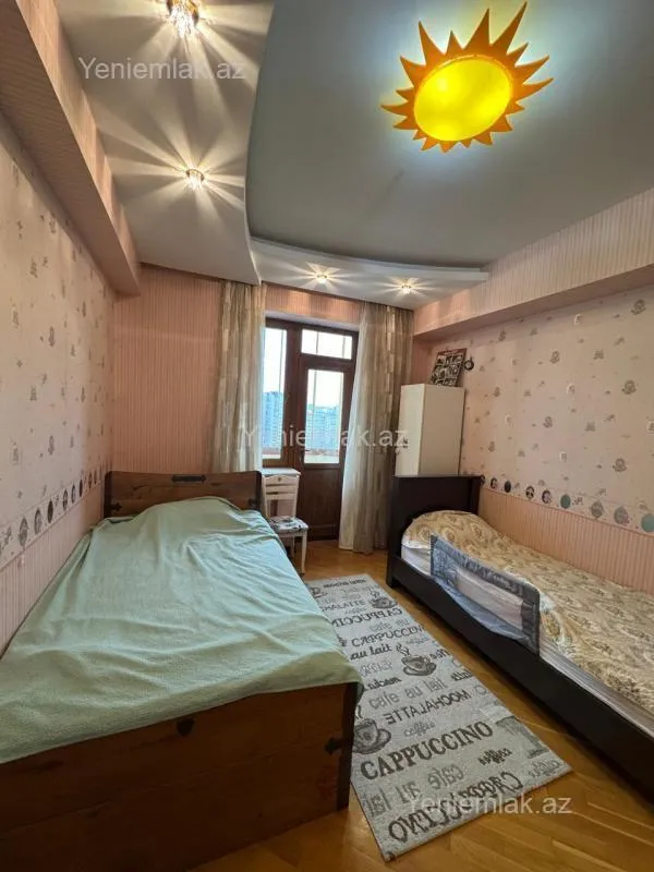 Satılır 4 otaqlı yeni tikili 215 m²