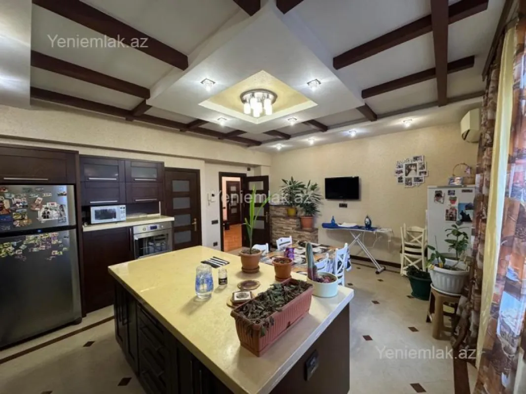 Satılır 4 otaqlı yeni tikili 215 m²