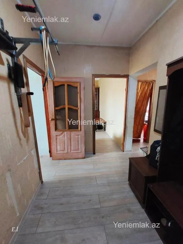 Satılır 2 otaqlı köhnə tikili 56 m²