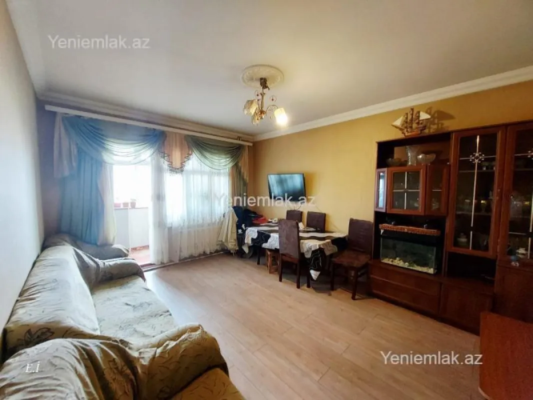 Satılır 2 otaqlı köhnə tikili 56 m²