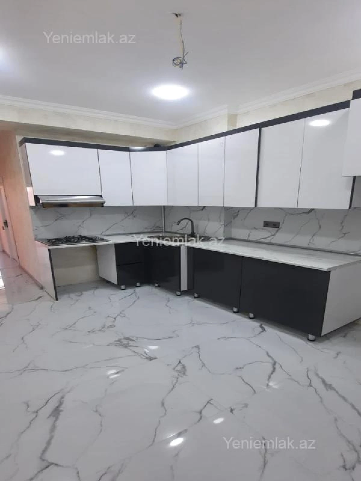 Satılır 3 otaqlı yeni tikili 72 m²