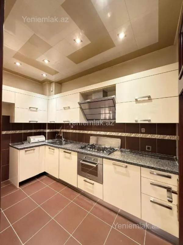 Satılır 3 otaqlı yeni tikili 100 m²