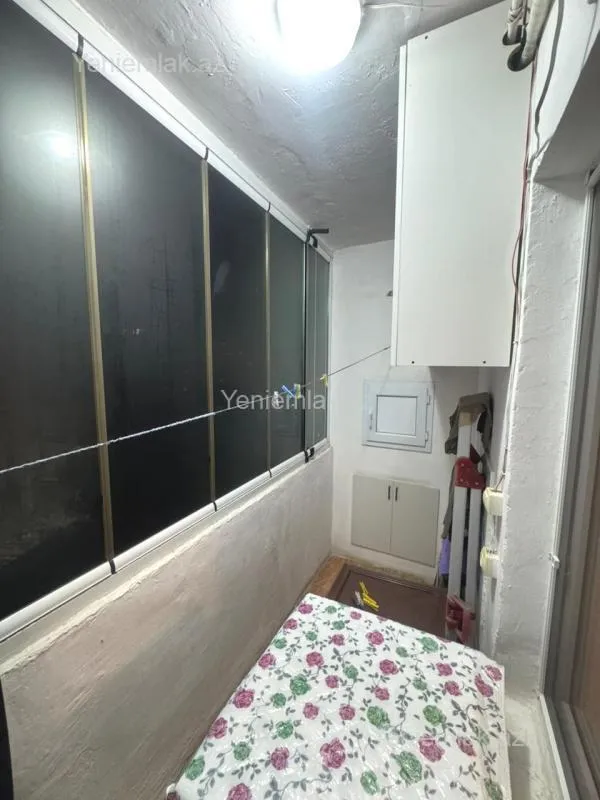 Satılır 4 otaqlı köhnə tikili 110 m²