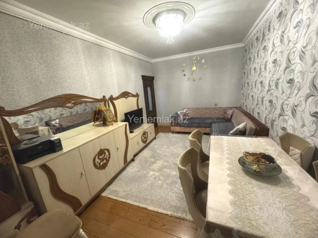 Satılır 4 otaqlı köhnə tikili 110 m²
