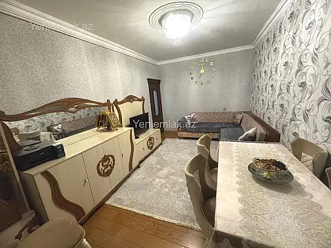 Satılır 4 otaqlı köhnə tikili 110 m²