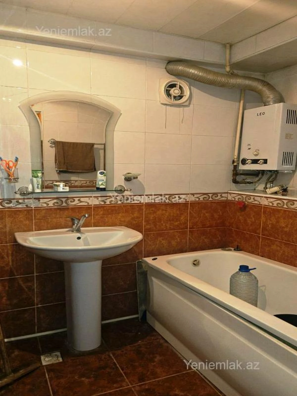 Satılır 2 otaqlı köhnə tikili 70 m²