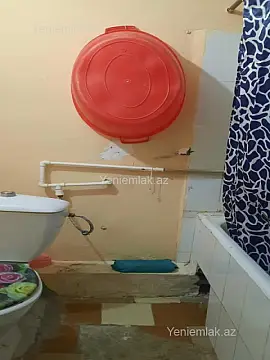 Satılır 1 otaqlı köhnə tikili 32 m²