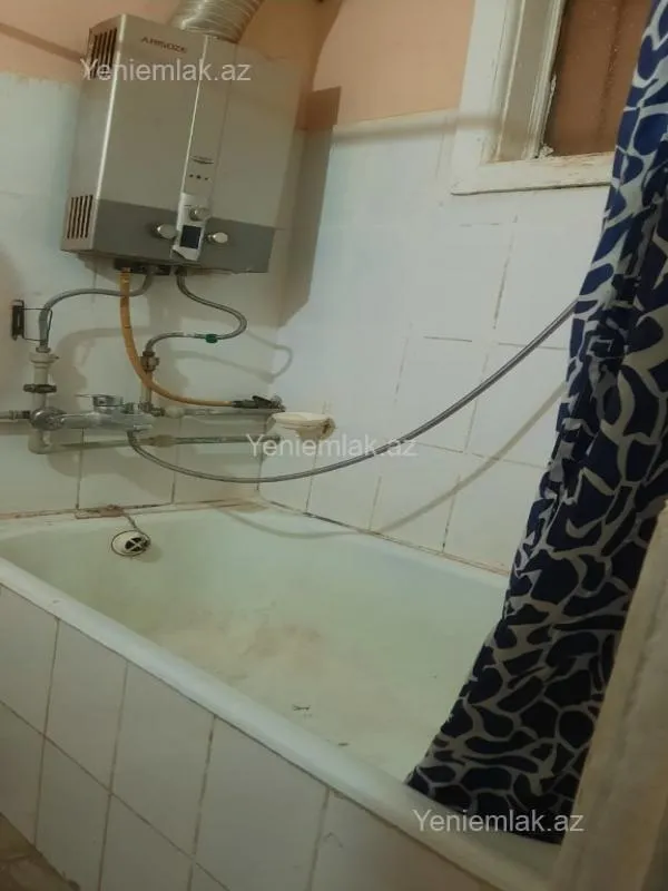 Satılır 1 otaqlı köhnə tikili 32 m²