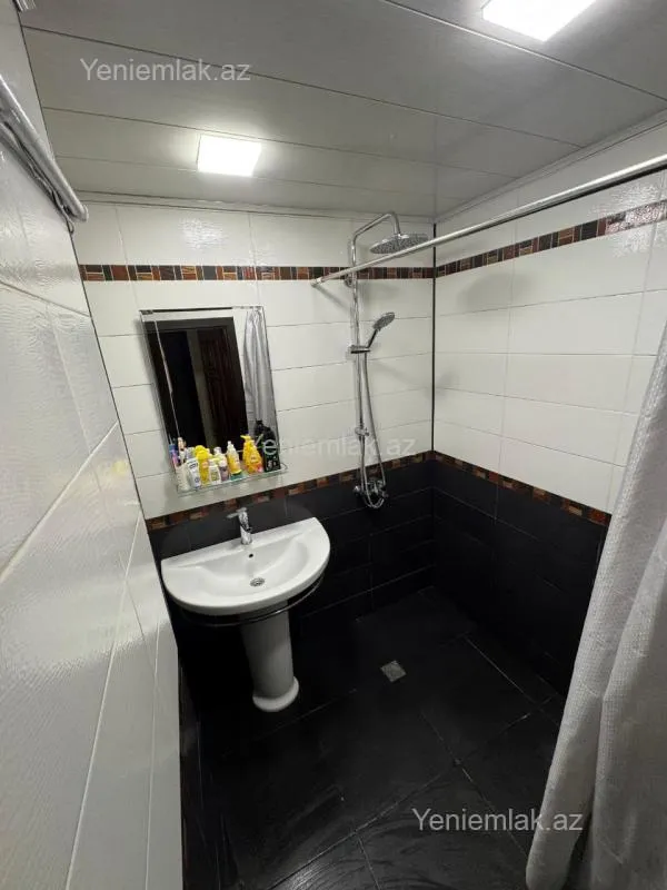 Satılır 3 otaqlı köhnə tikili 80 m²