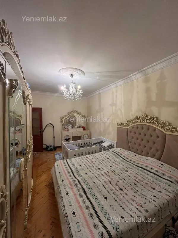 Satılır 2 otaqlı köhnə tikili 60 m²