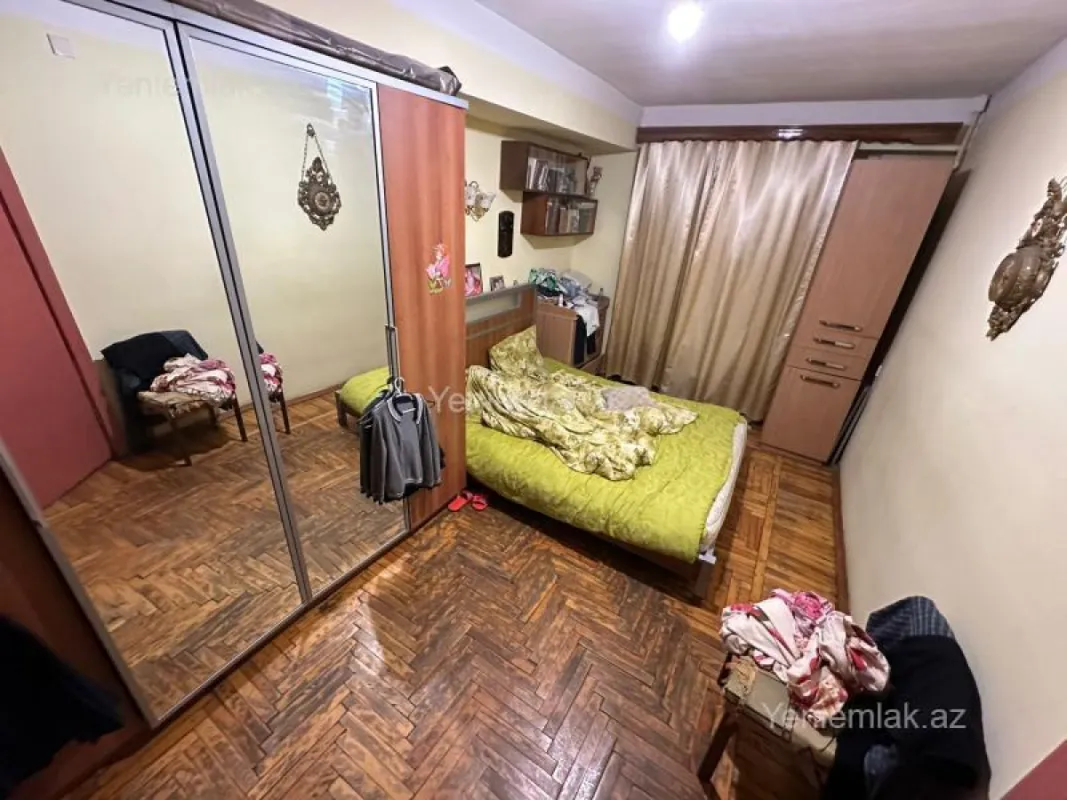 Satılır 3 otaqlı köhnə tikili 90 m²