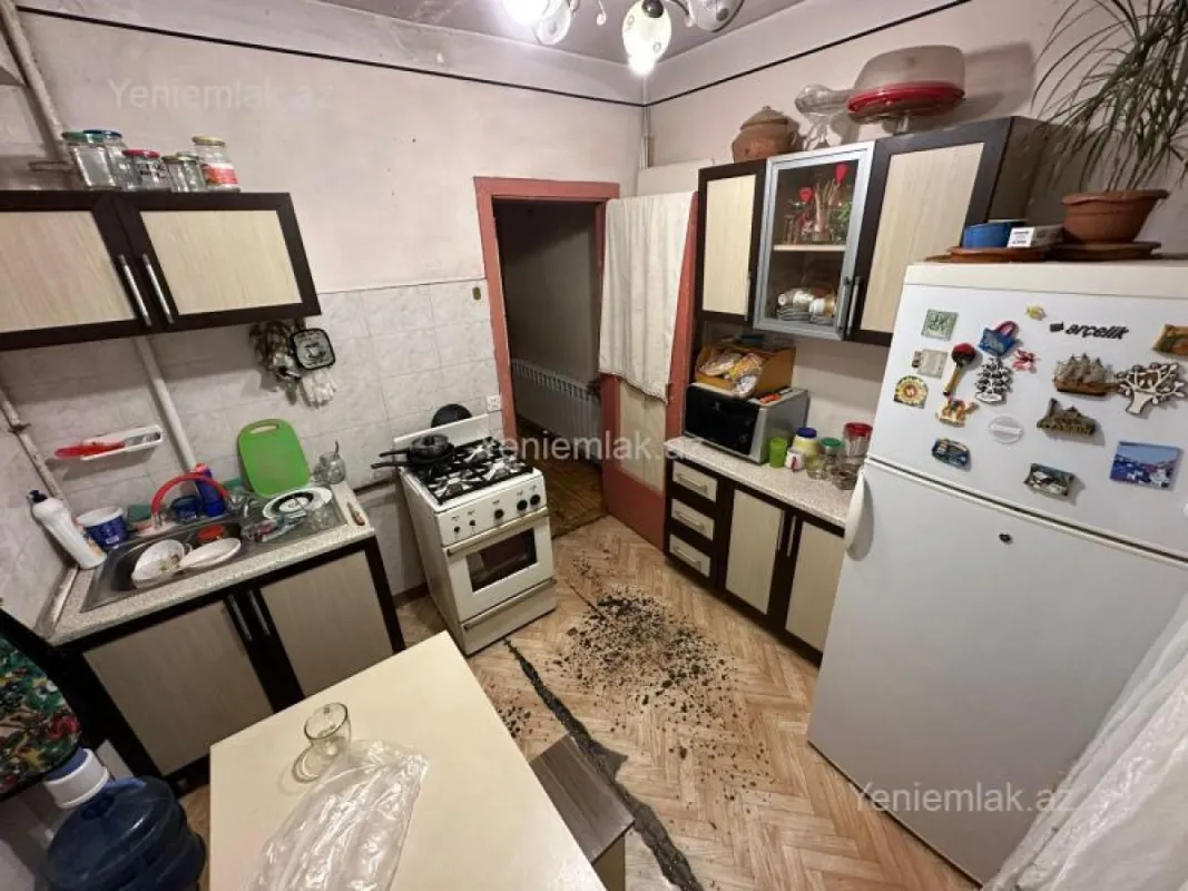 Satılır 3 otaqlı köhnə tikili 90 m²
