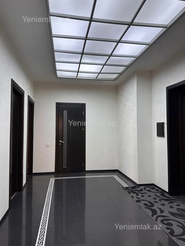 Satılır 3 otaqlı yeni tikili 130 m²