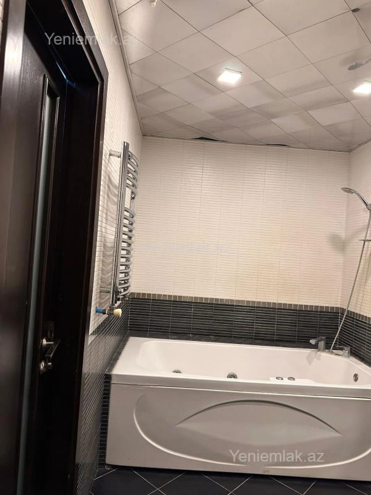 Satılır 3 otaqlı yeni tikili 130 m²