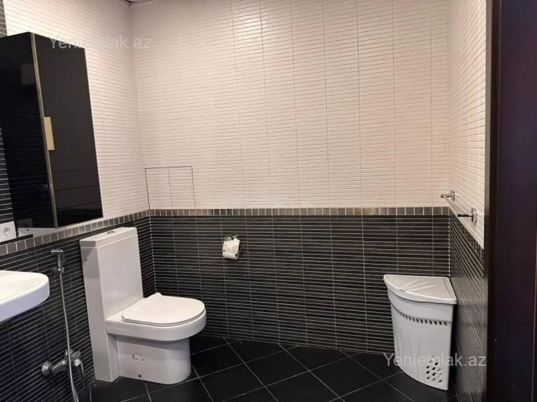 Satılır 3 otaqlı yeni tikili 130 m²