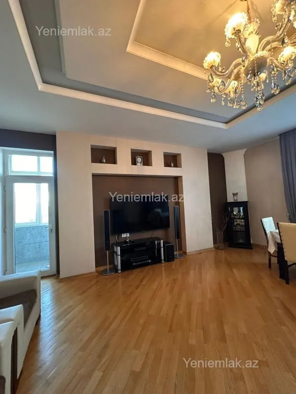 Satılır 3 otaqlı yeni tikili 130 m²