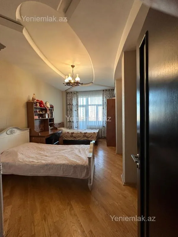 Satılır 3 otaqlı yeni tikili 130 m²