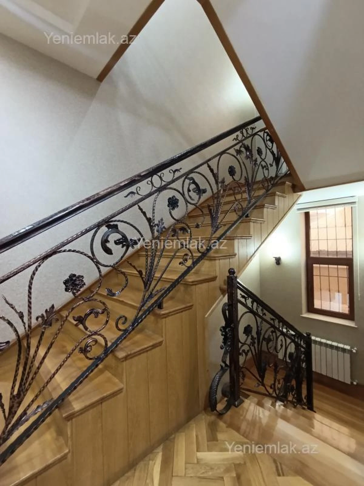 Satılır 6 otaqlı həyət evi 380 m²