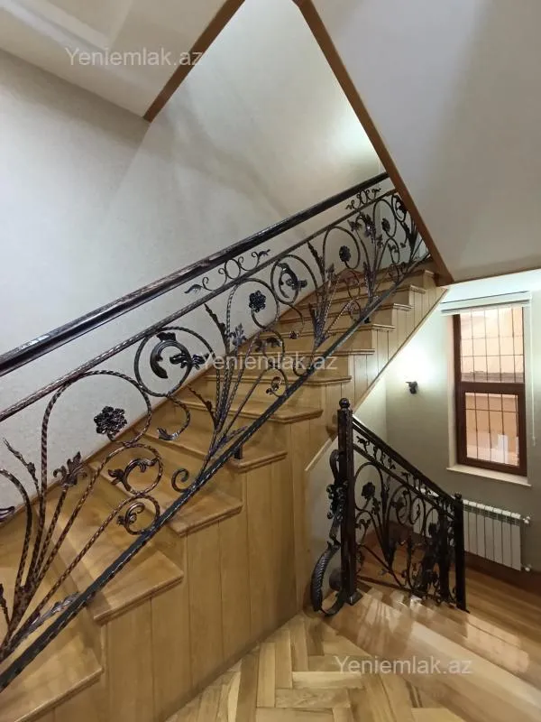 Satılır 6 otaqlı həyət evi 380 m²