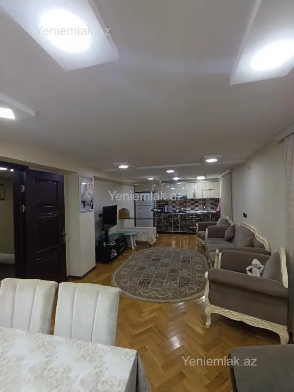 Satılır 6 otaqlı həyət evi 380 m²