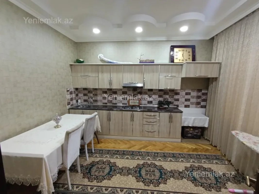 Satılır 6 otaqlı həyət evi 380 m²