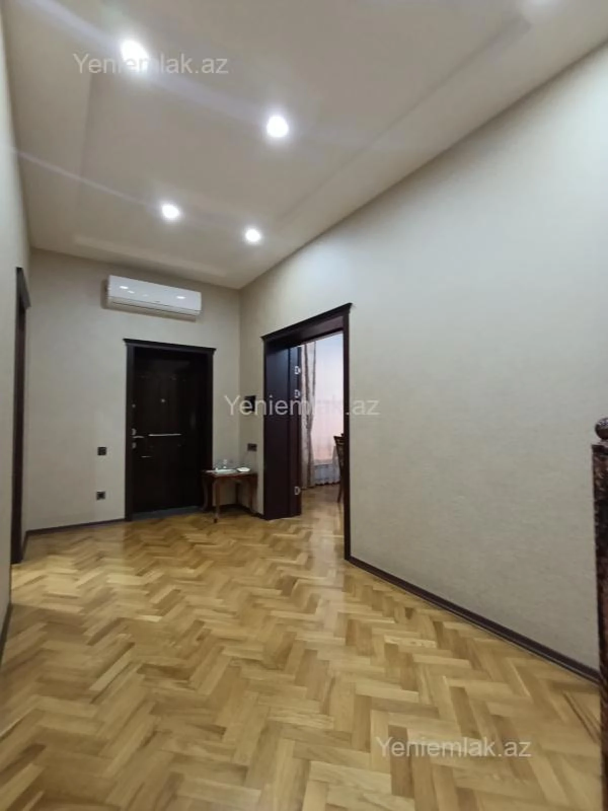 Satılır 6 otaqlı həyət evi 380 m²