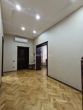 Satılır 6 otaqlı həyət evi 380 m²