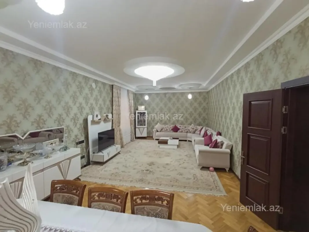 Satılır 6 otaqlı həyət evi 380 m²
