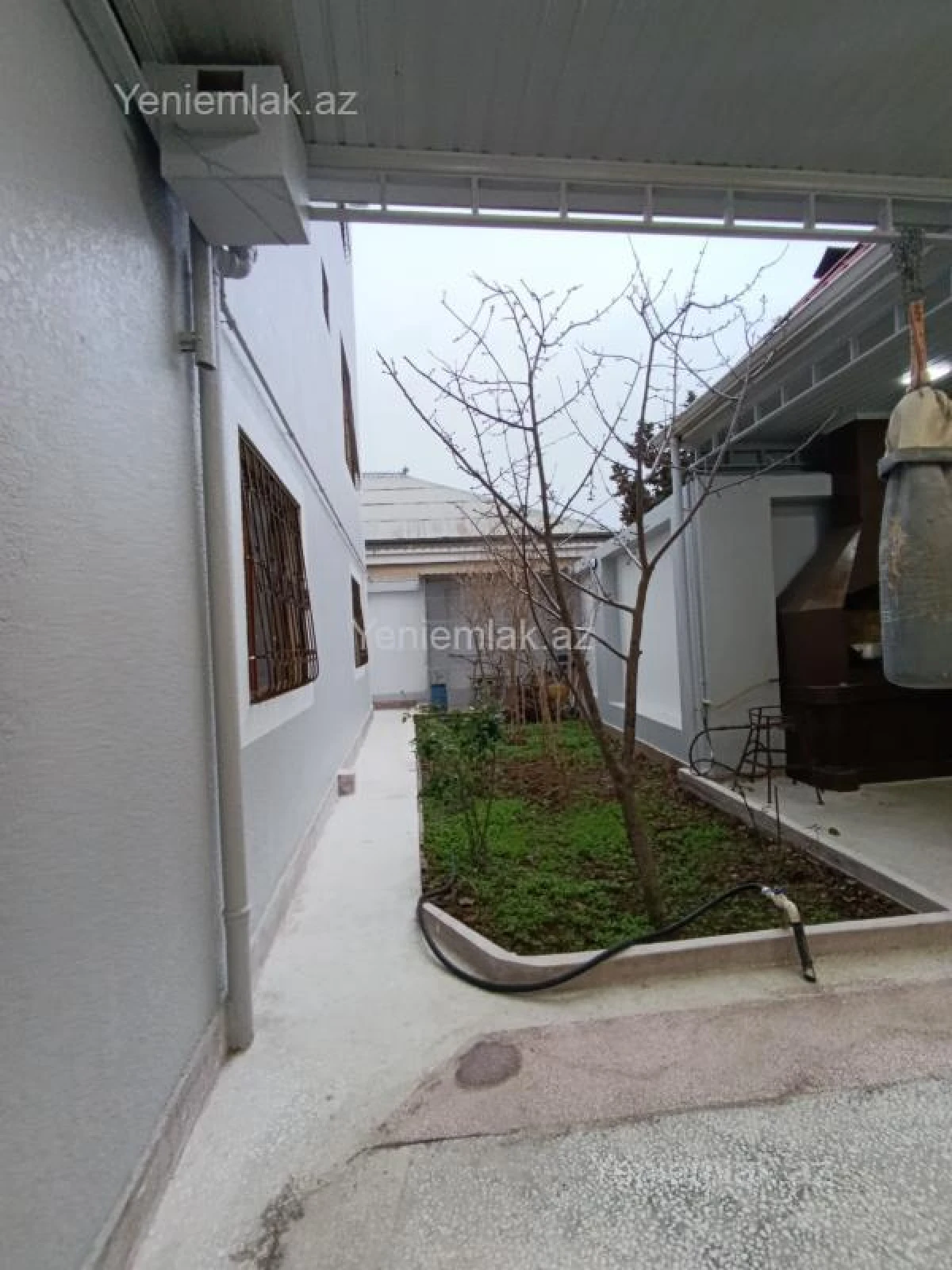 Satılır 6 otaqlı həyət evi 380 m²