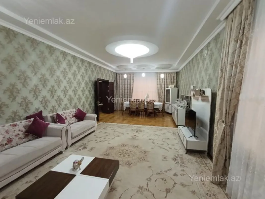 Satılır 6 otaqlı həyət evi 380 m²