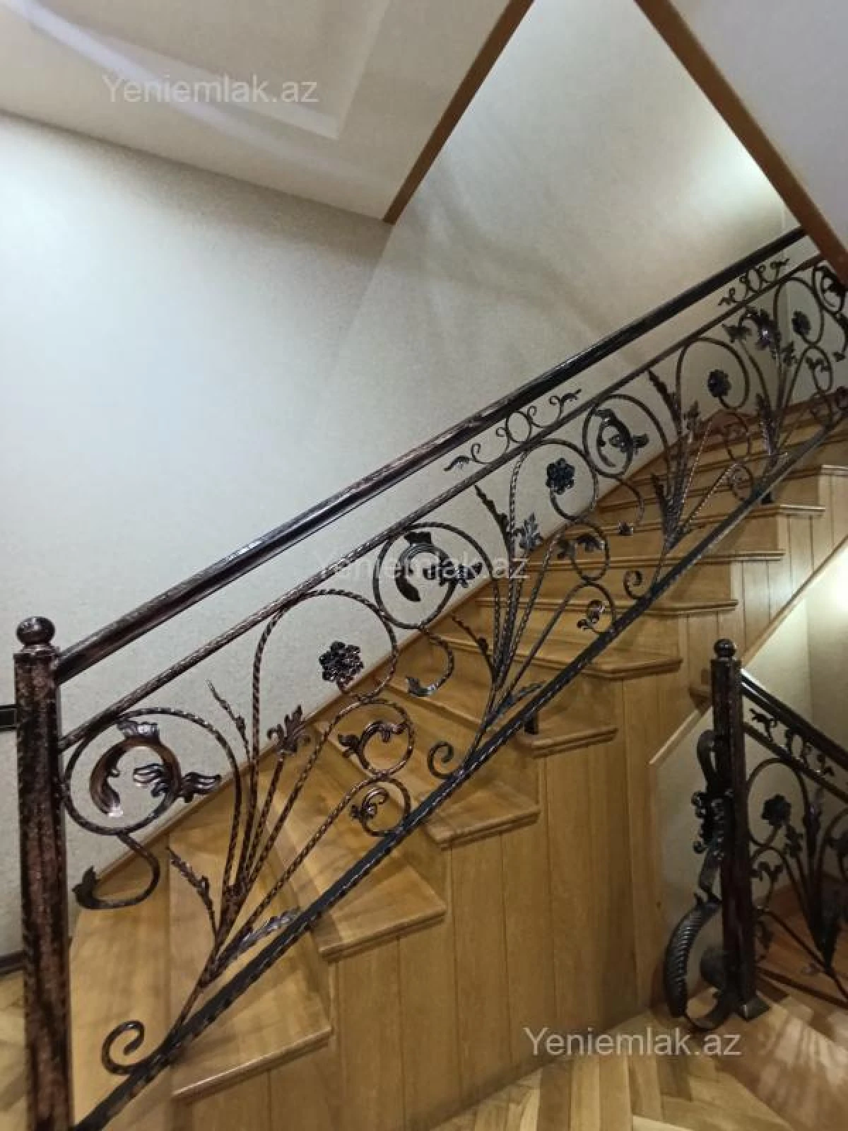 Satılır 6 otaqlı həyət evi 380 m²