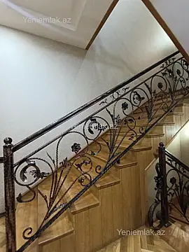 Satılır 6 otaqlı həyət evi 380 m²