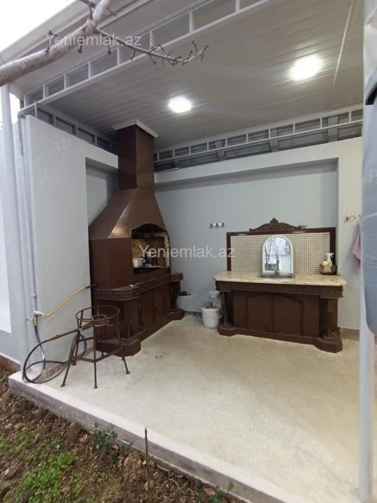 Satılır 6 otaqlı həyət evi 380 m²