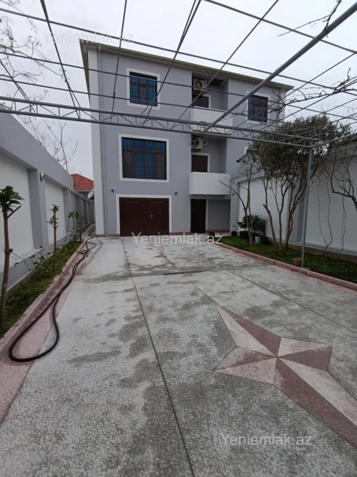 Satılır 6 otaqlı həyət evi 380 m²