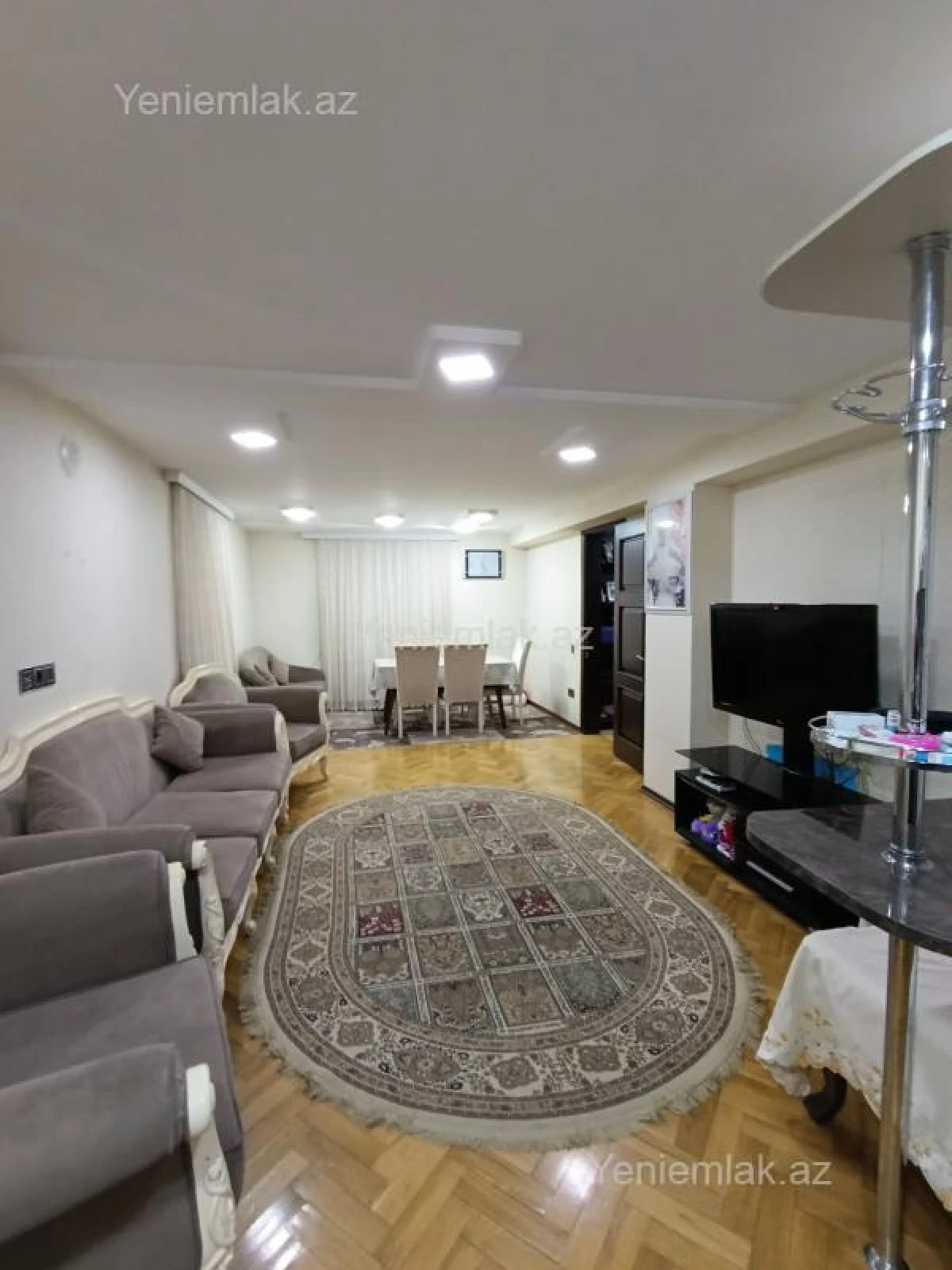Satılır 6 otaqlı həyət evi 380 m²